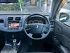 運転席も綺麗で座り心地も良く長距離のドライブも快適です。